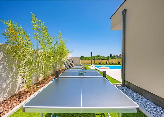 Villa Aura