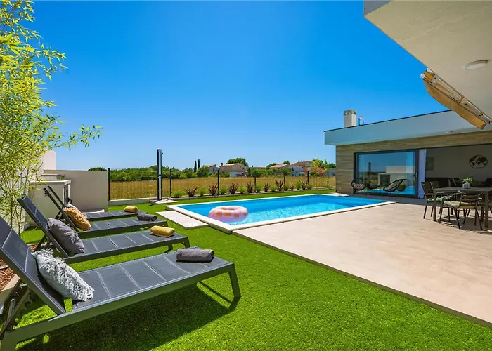 Villa Aura