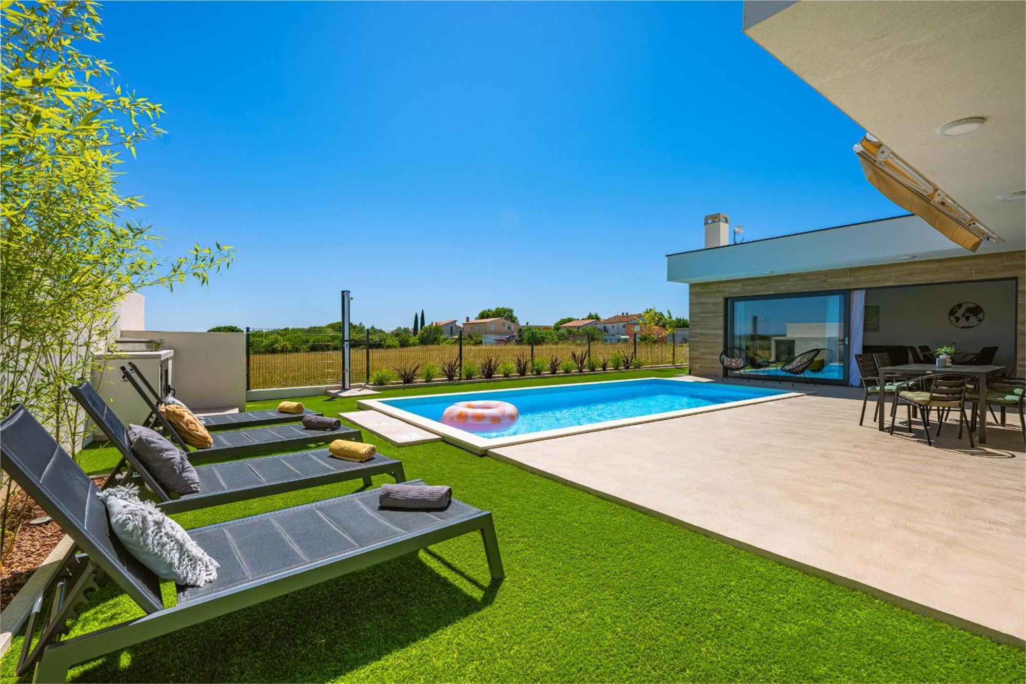 Aura Villa *